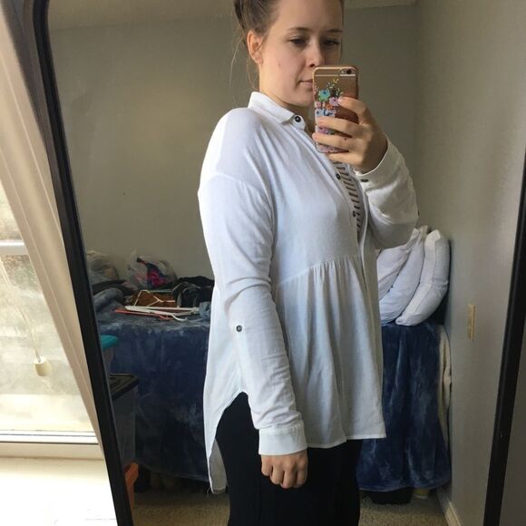 Everleigh • White Long Sleeve Button Down Flowy XS - Picture 8 of 10